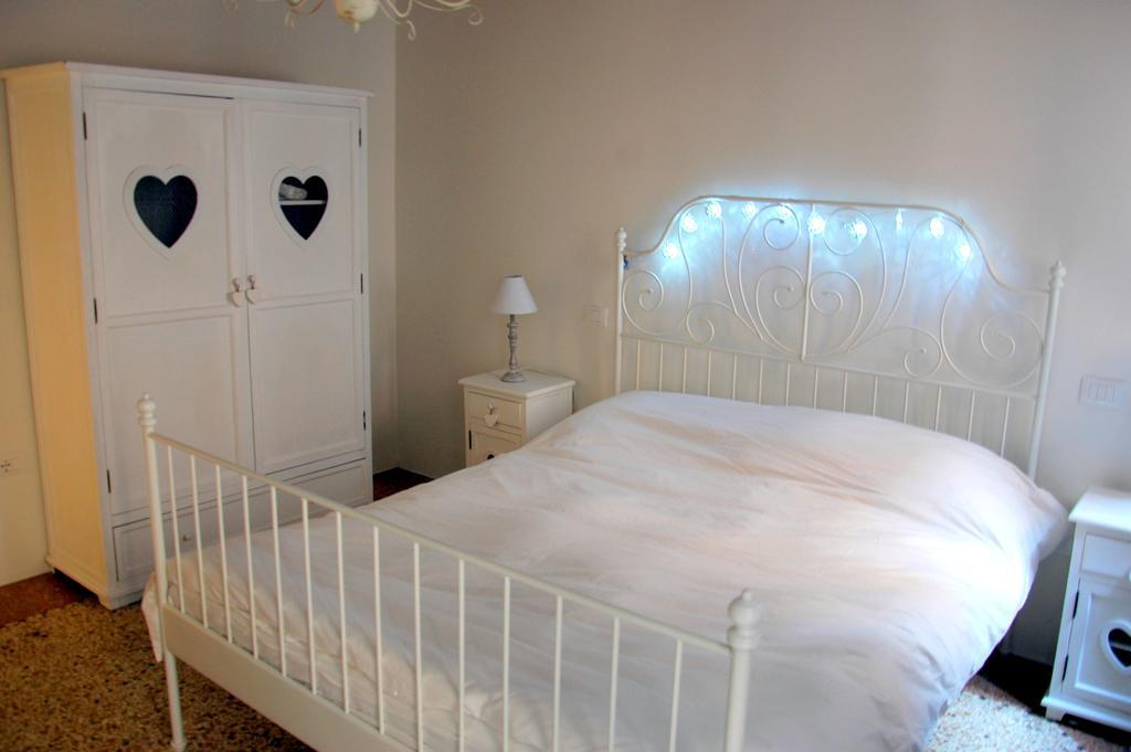 Romantic Rialto Venice Room photo