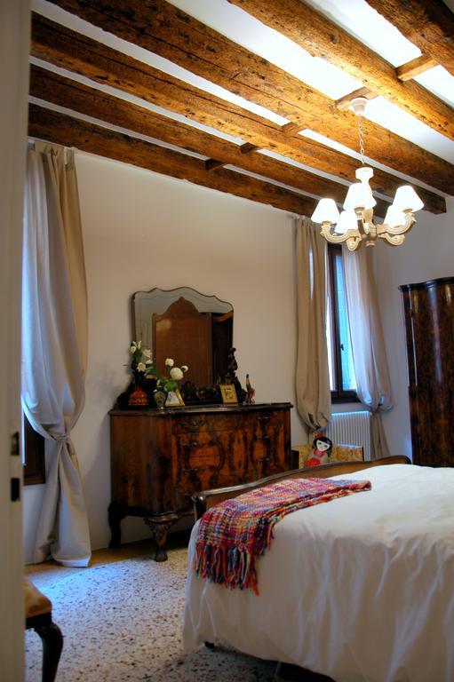 Romantic Rialto Venice Room photo