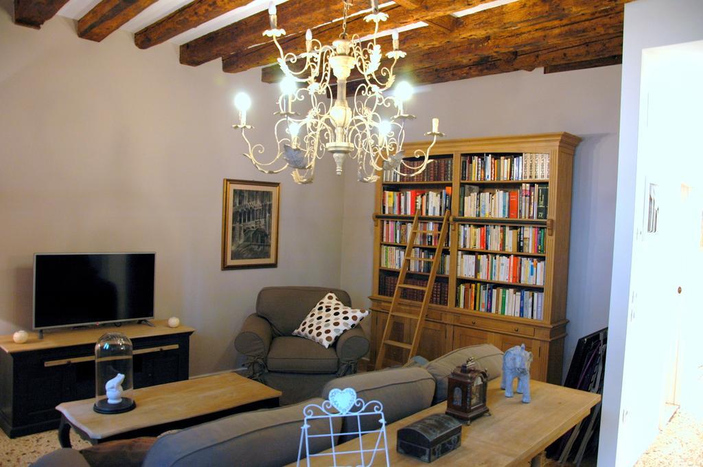 Romantic Rialto Venice Room photo