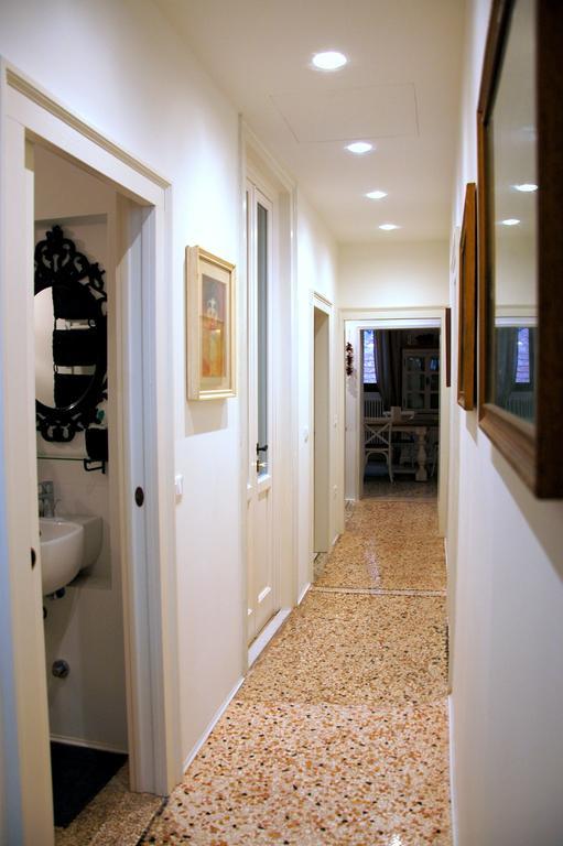 Romantic Rialto Venice Room photo